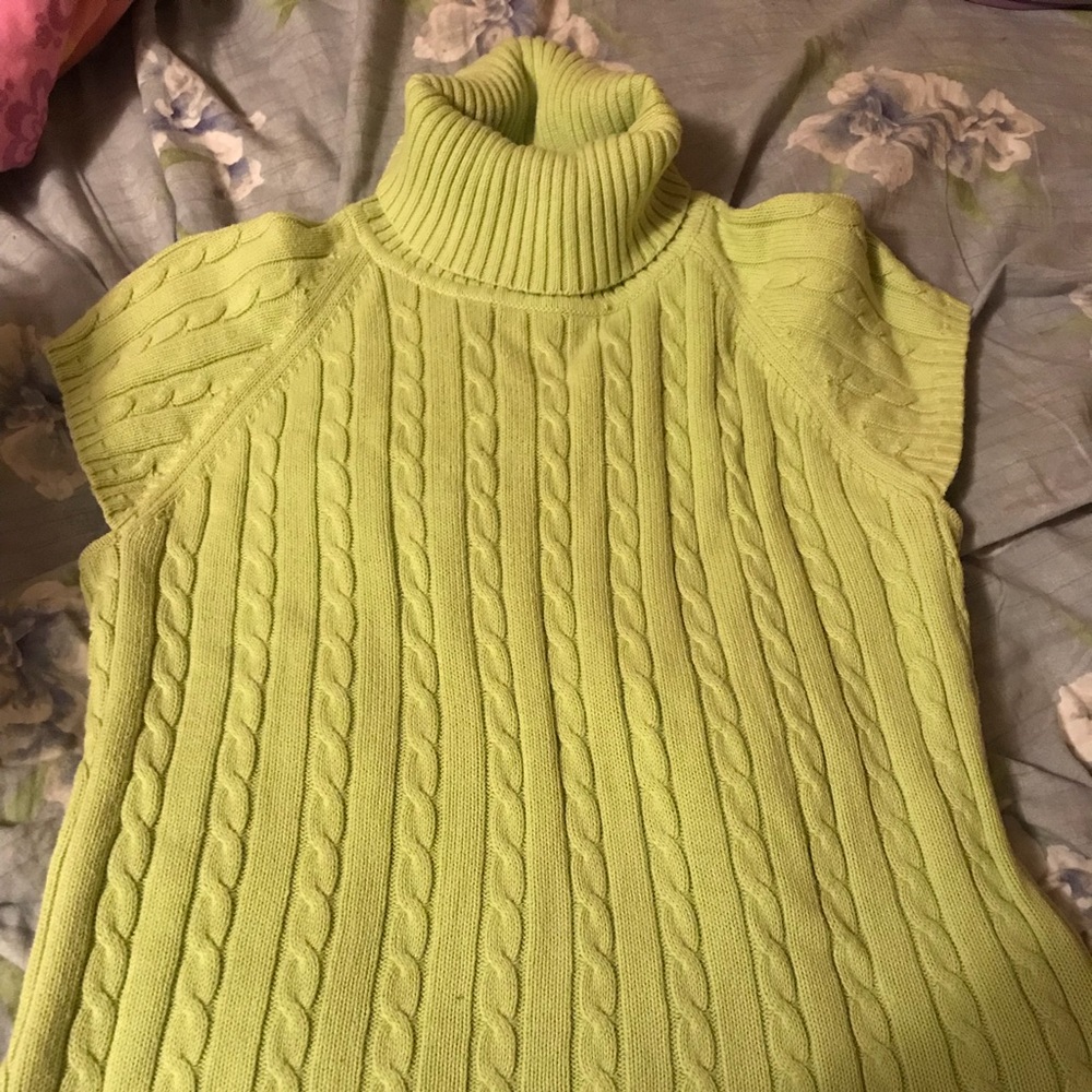 Short sleeve sweater